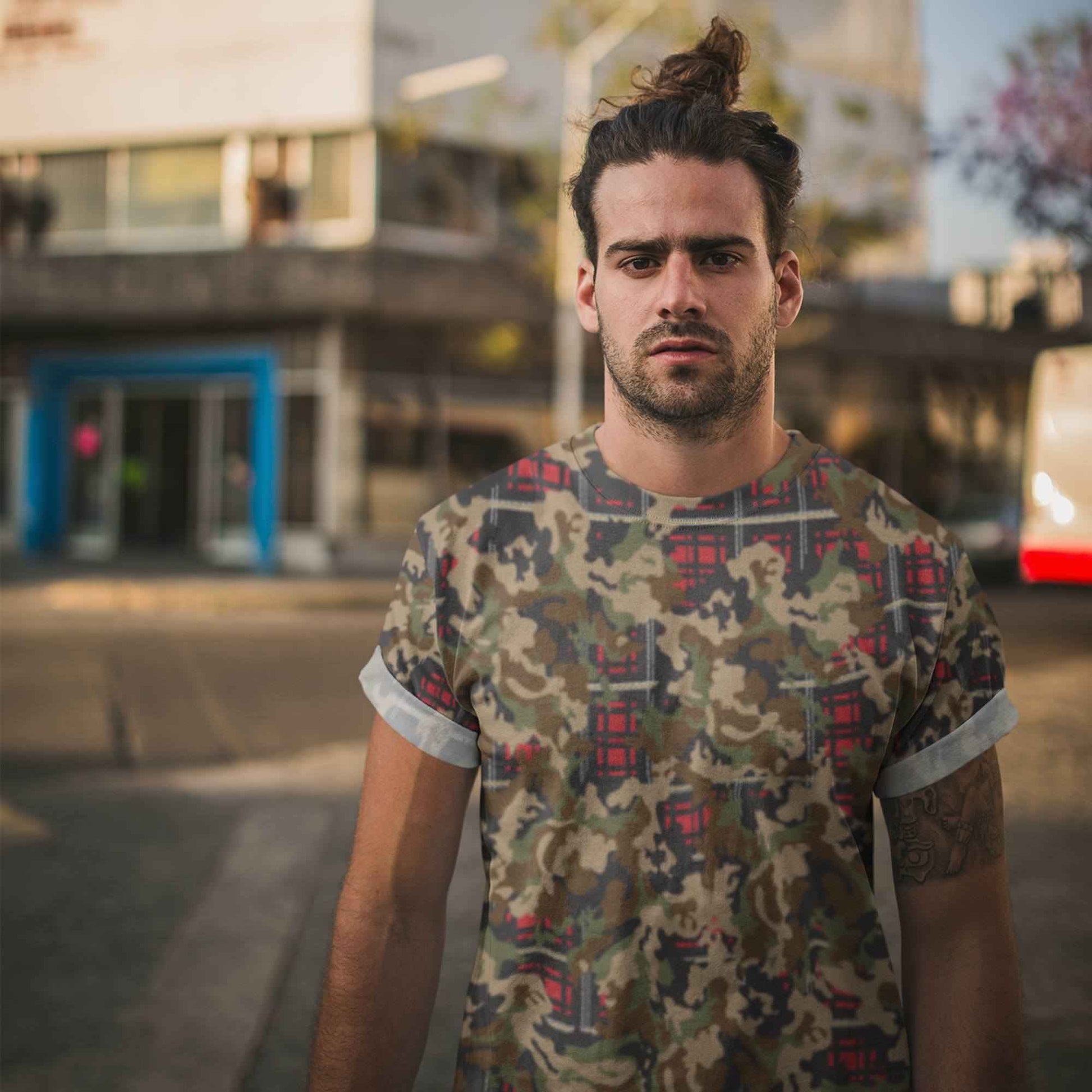 65 MCMLXV Men's Woodland Camouflage & Red Plaid Print T-Shirt