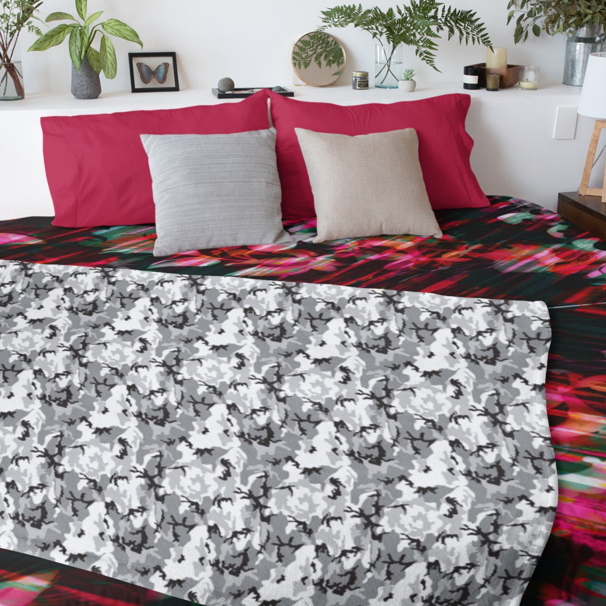 65 MCMLXV Paintbrush Floral Print Microfleece Blanket - 65mcmlxv